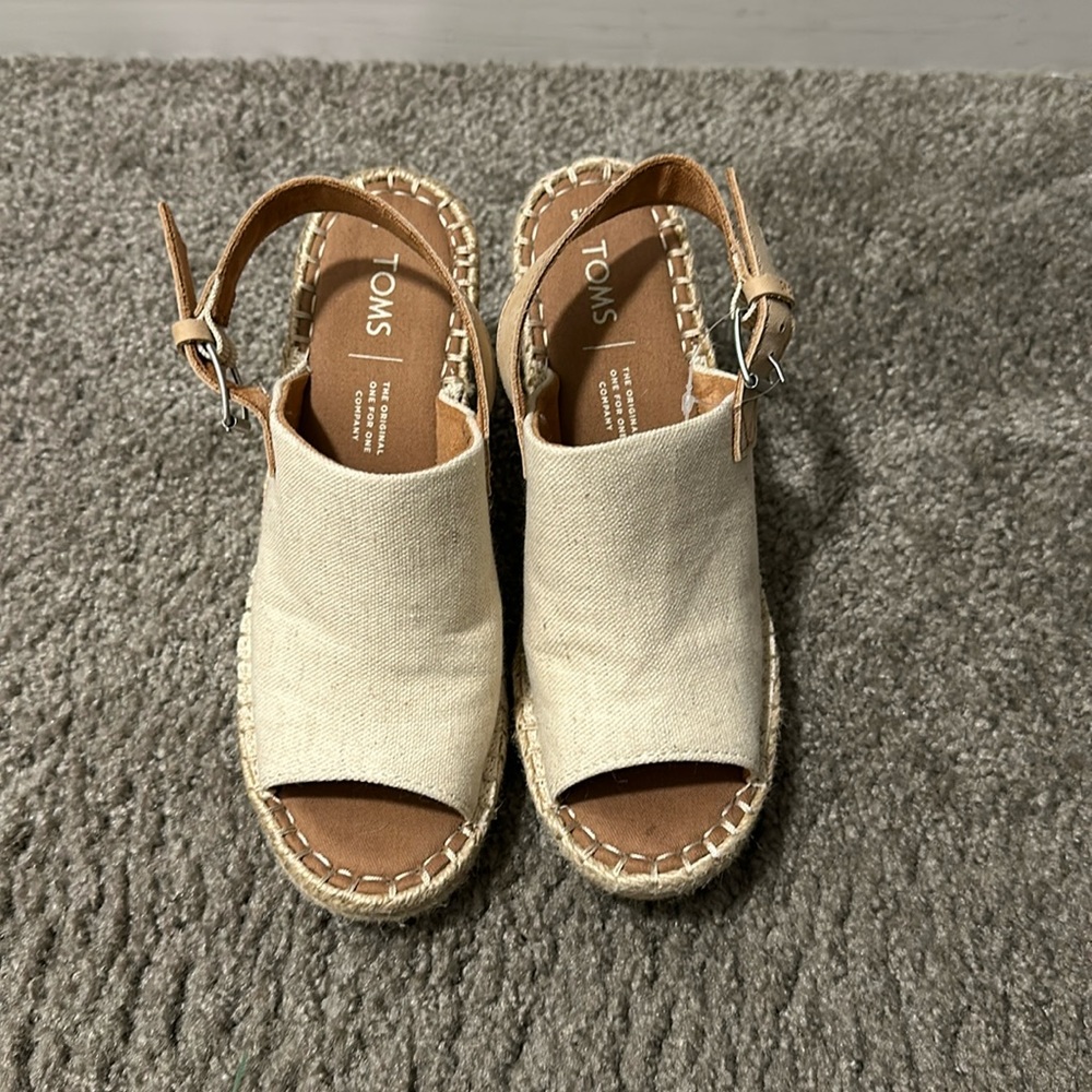Toms Cream Wedges